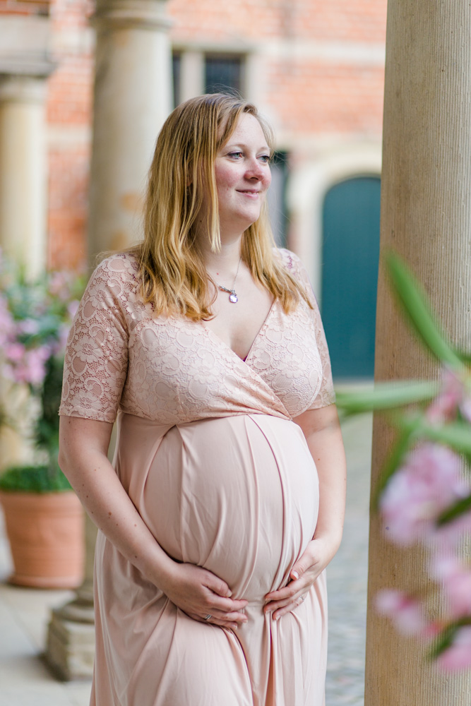 Babybauchshooting am Schloss Reinbek